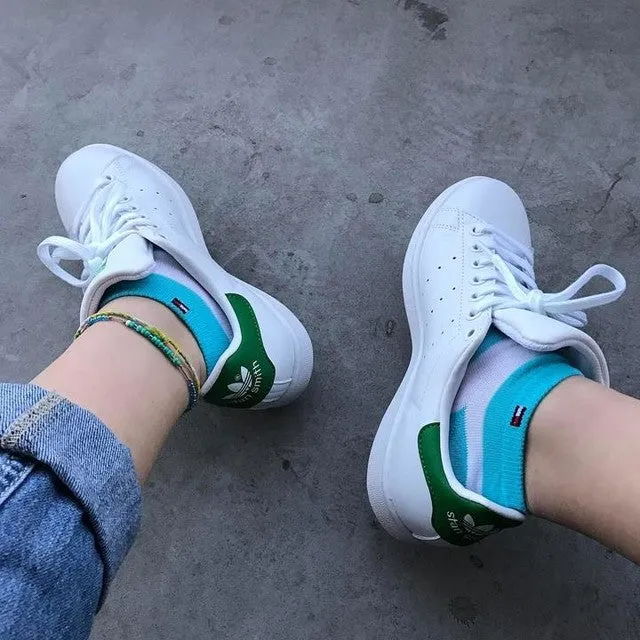 Adidas Stan Smith Originals! These shoes are a classic and will never go out of style. They are well made and comfortable right out of the box.. Unisex! Fits Men Sz 6, Women Sz 7! Retails $110 