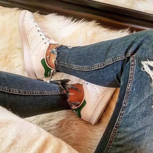 Adidas Stan Smith Originals! These shoes are a classic and will never go out of style. They are well made and comfortable right out of the box.. Unisex! Fits Men Sz 6, Women Sz 7! Retails $110 