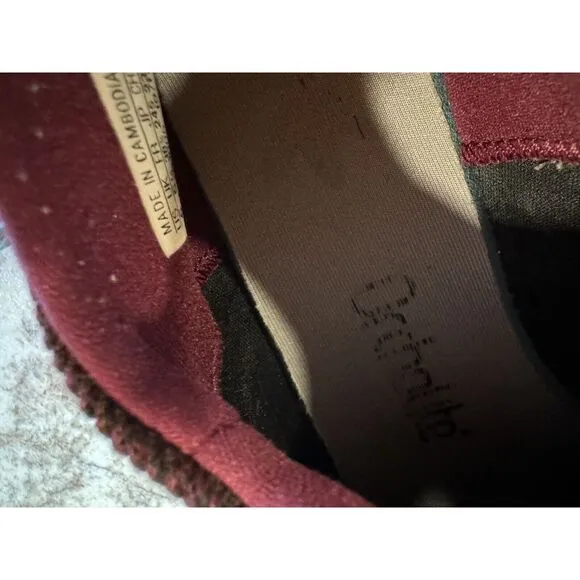 Adidas Swift Run CQ2600 Maroon Black Athletic Running Sneakers Unisex Youth 6