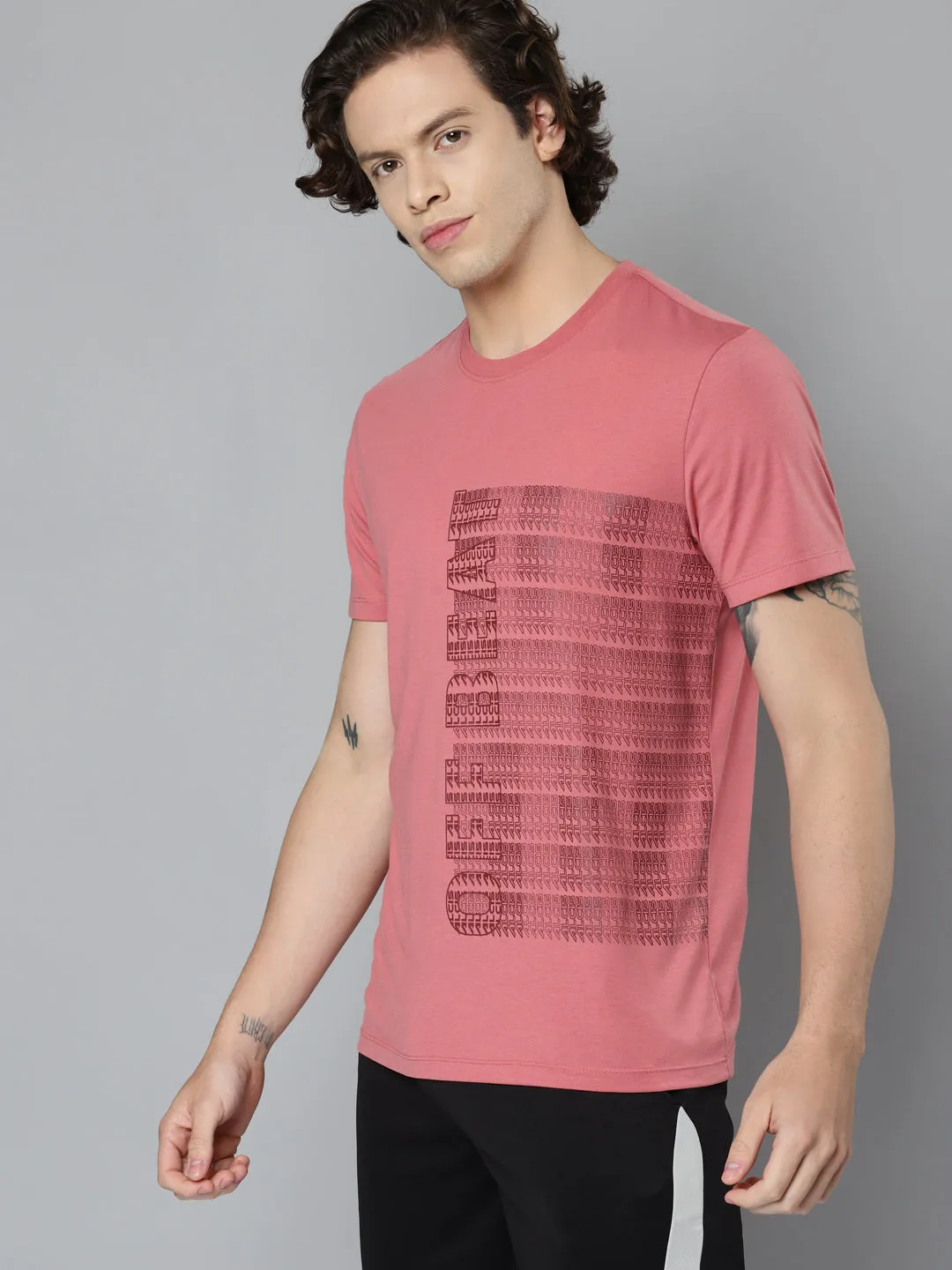 Alcis Men Pink Typography Printed Slim Fit Running T-shirt