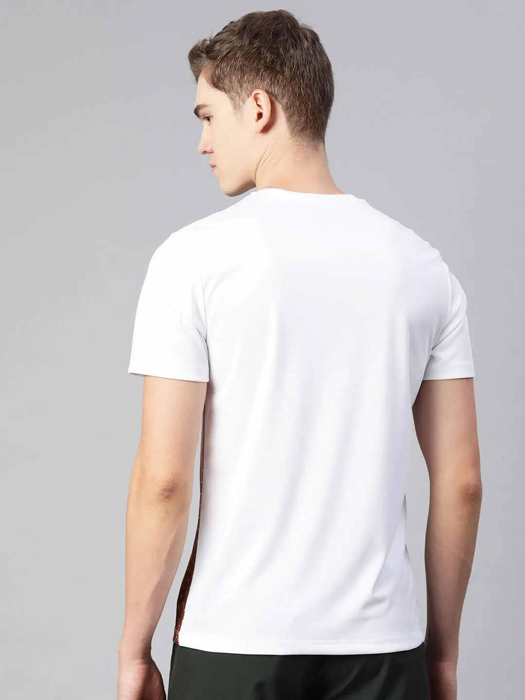 Alcis Men White Abstract Printed Dry Tech Slim Fit T-shirt