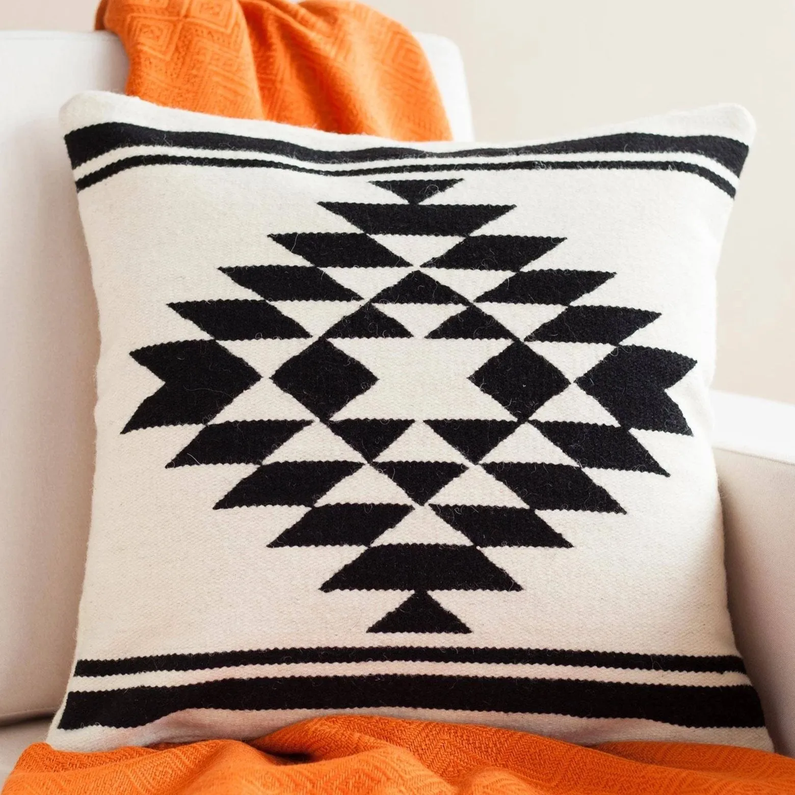 BLACK & WHITE ANDEAN DIAMOND PILLOW (PERU)