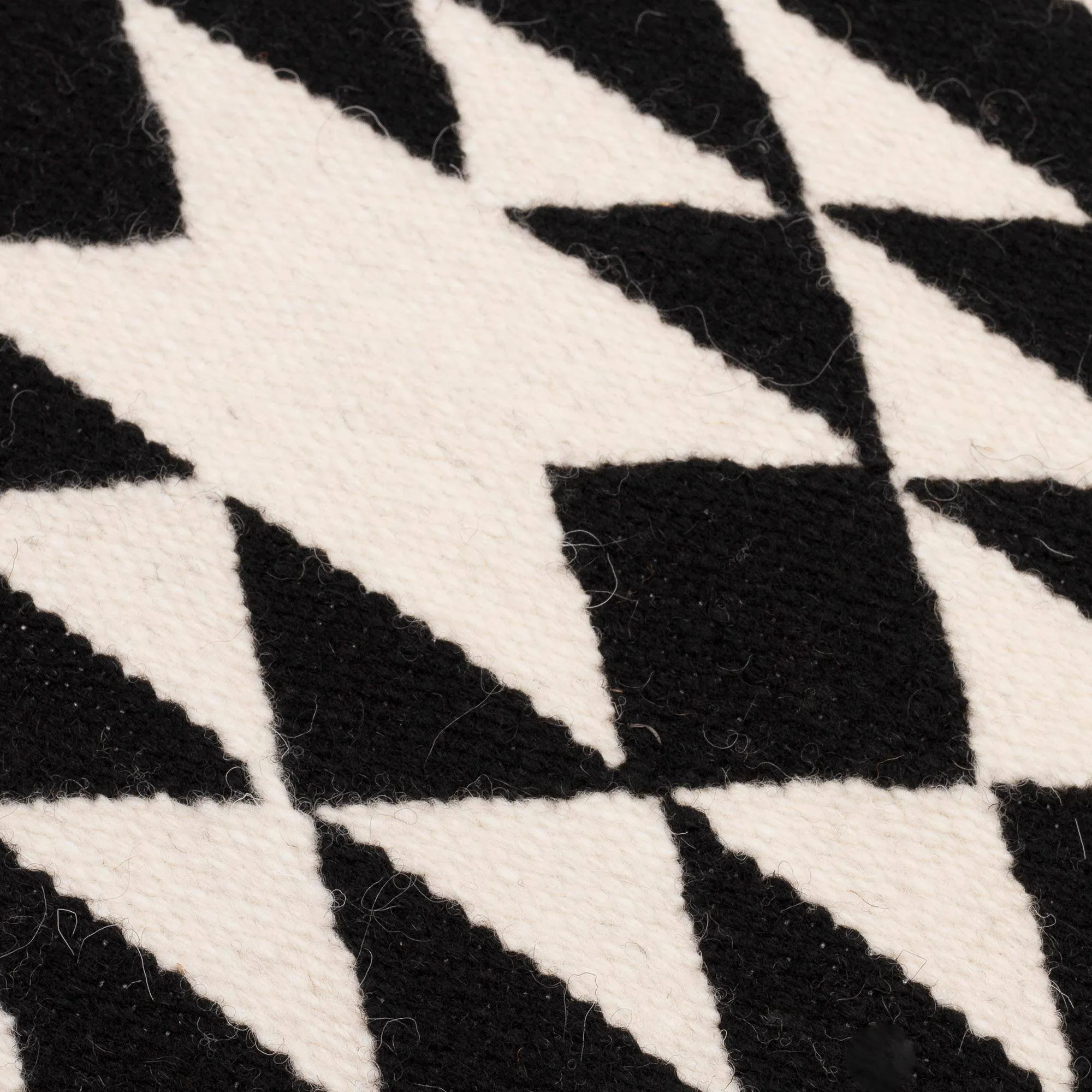 BLACK & WHITE ANDEAN DIAMOND PILLOW (PERU)