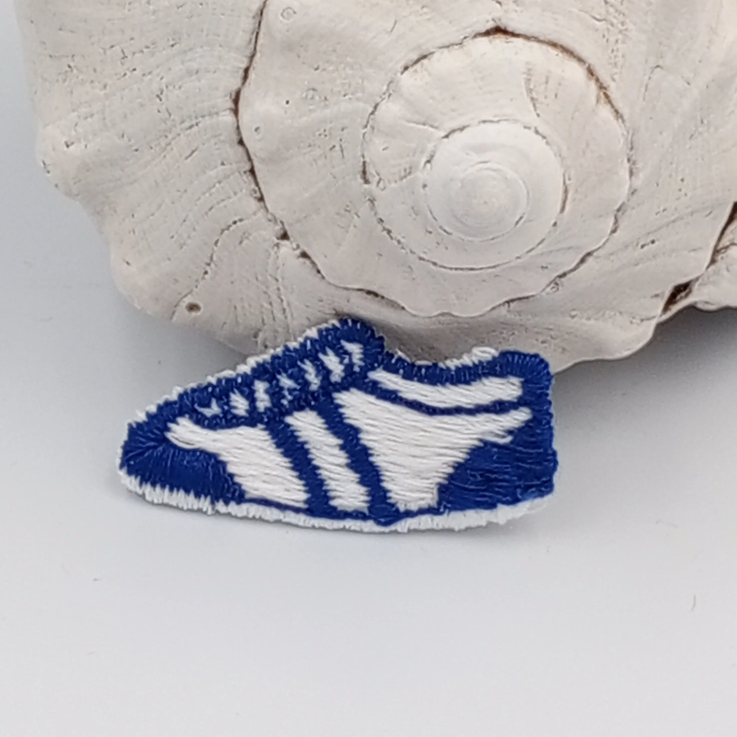 Blue White Running Sneakers Vintage Embroidered Applique Sewing Athletes Shoes Red Sneakers Patches for Running Enthusiasts Retro Vibe #939