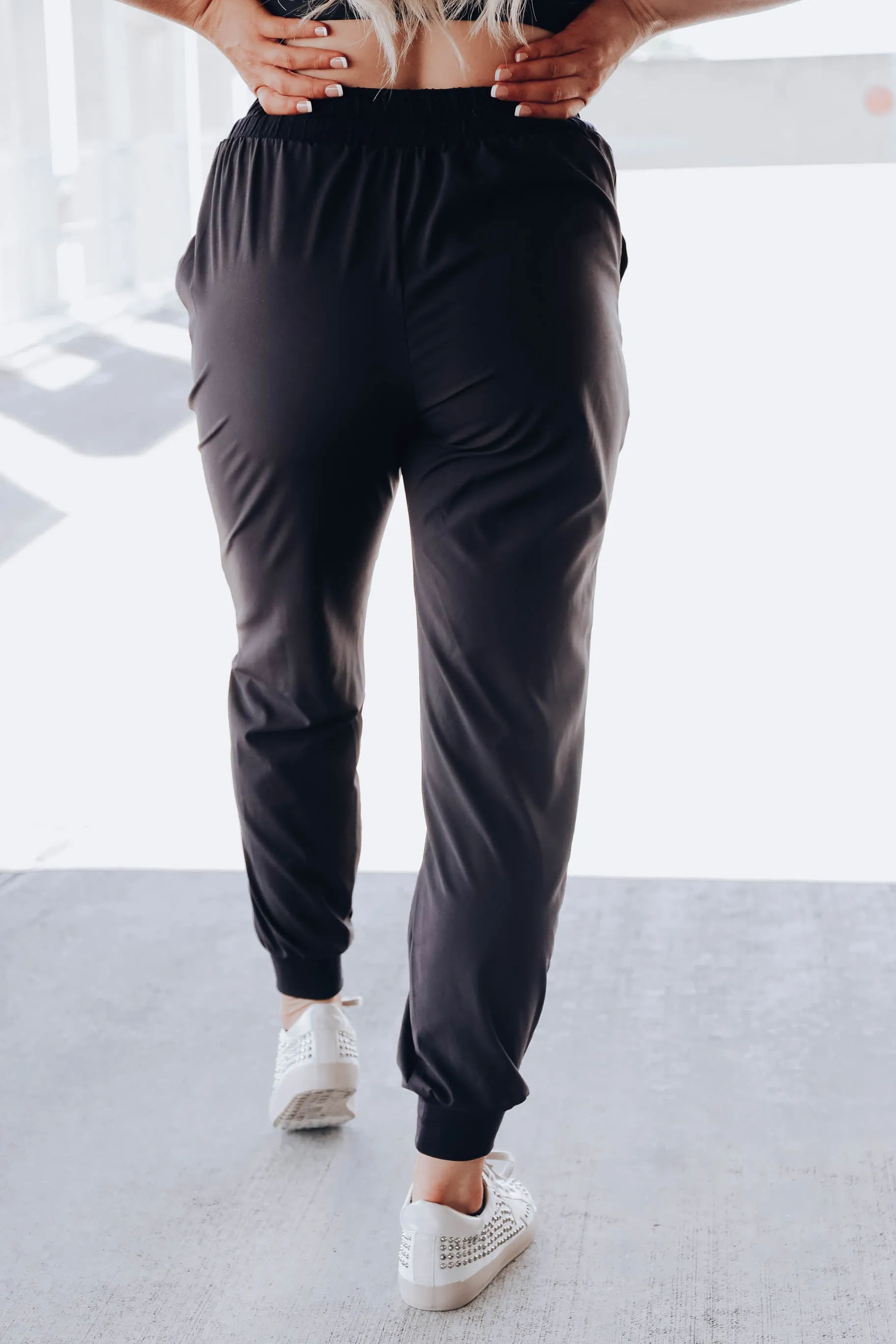Jog It Out Solid Joggers - Black