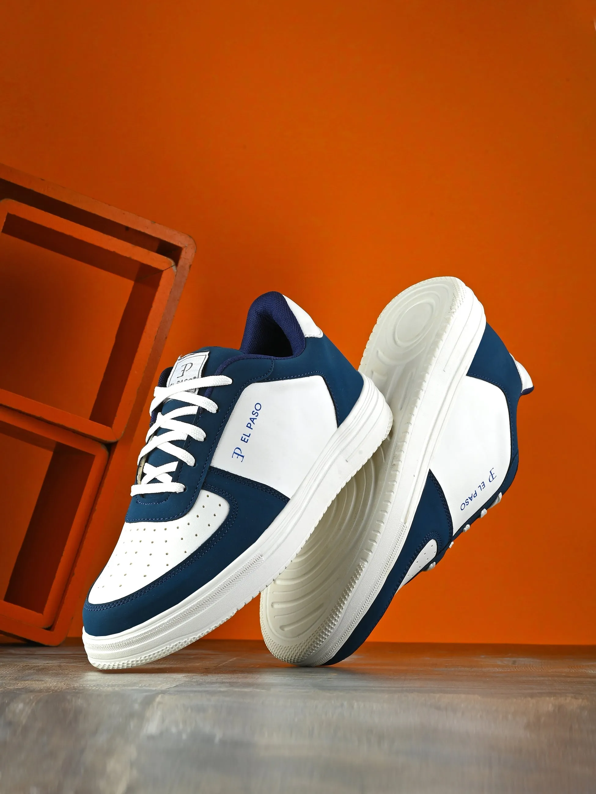 Men Solid Lace Up Sneakers