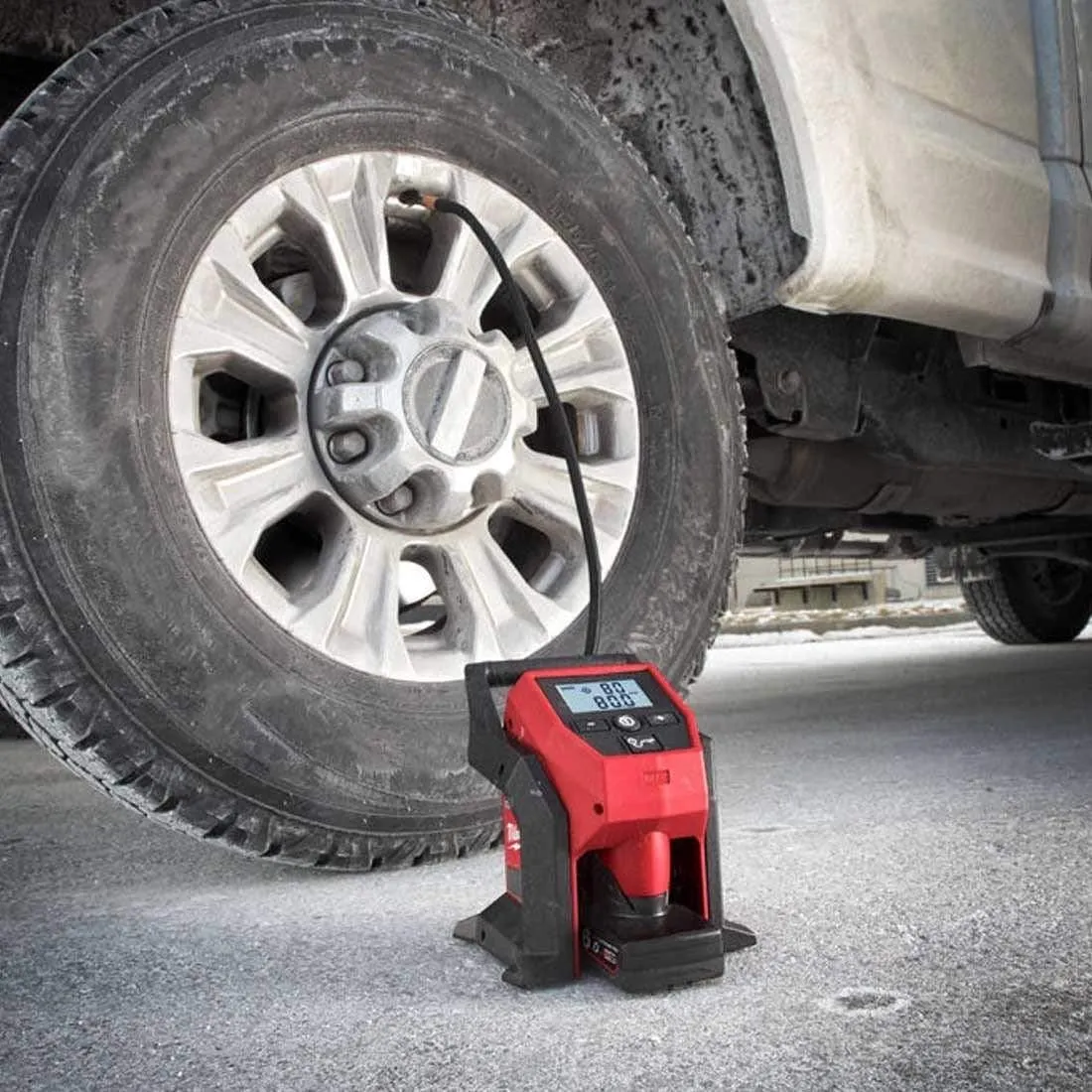 Milwaukee M12™ Cordless Sub Compact Inflator 12V - M12 BI-0