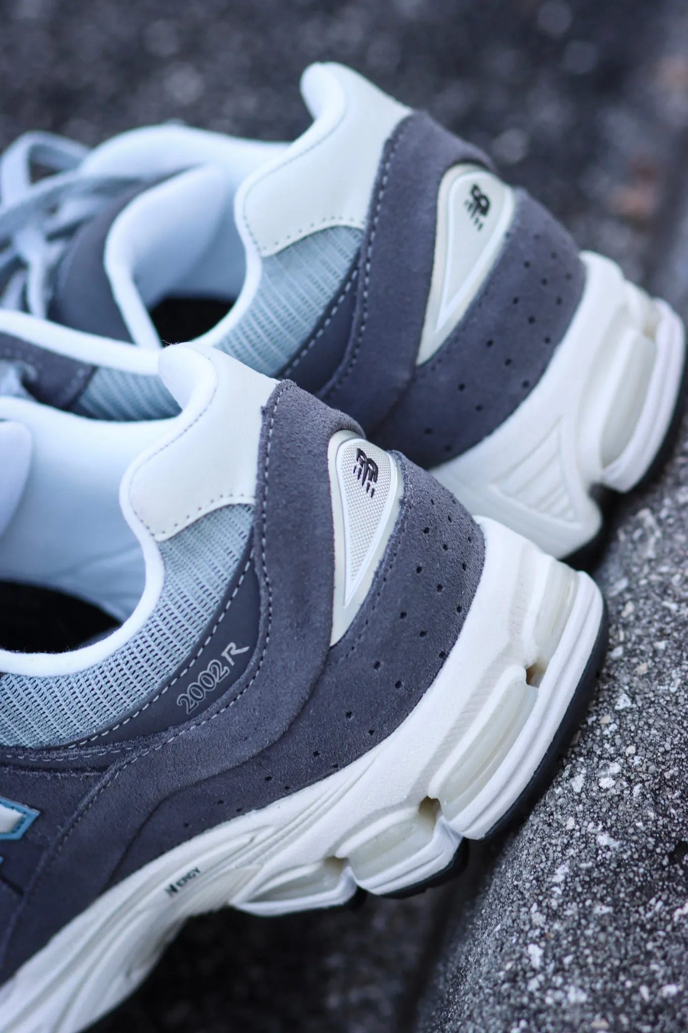 New Balance 2002R- grey grey