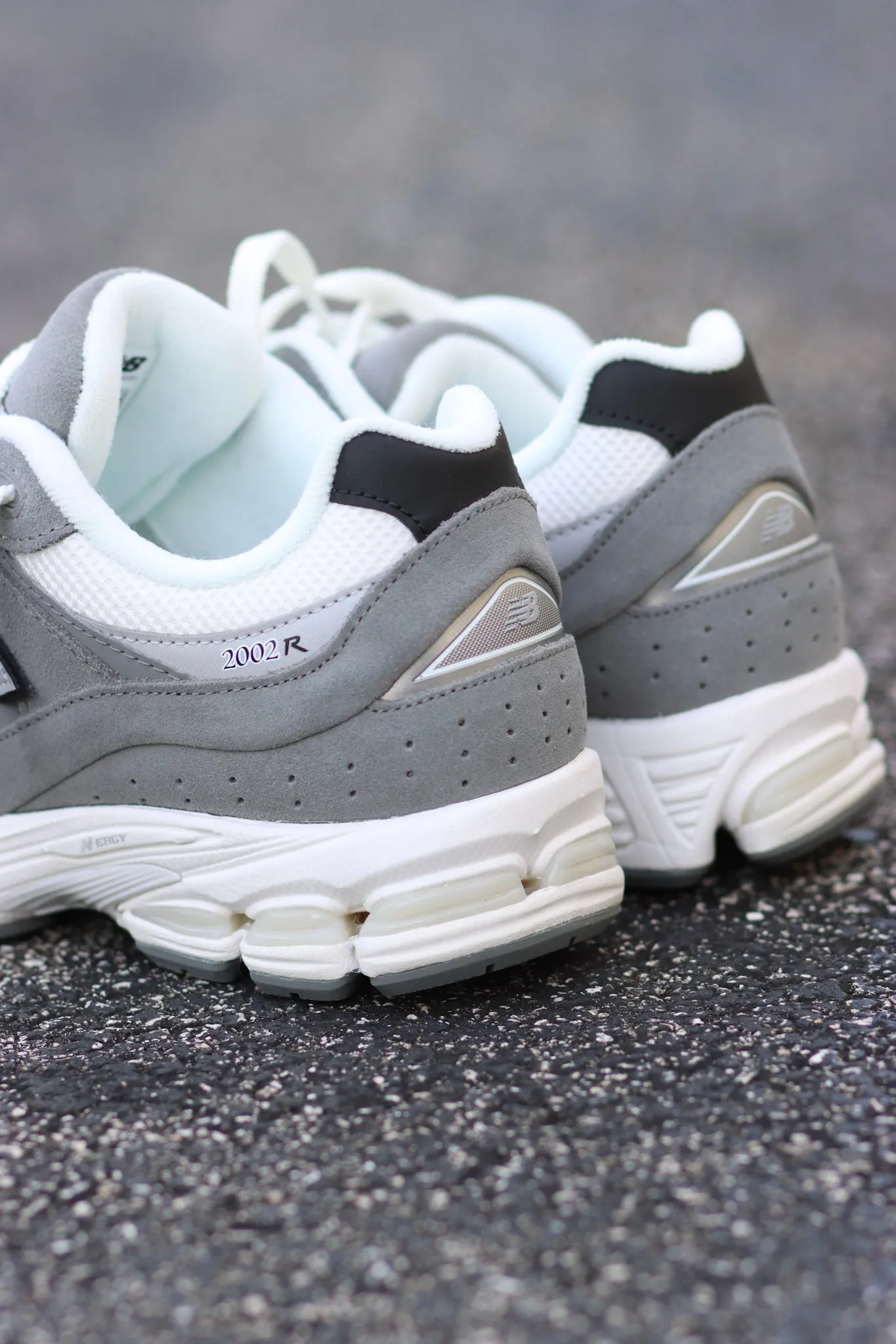 New Balance 2002R- (Grey/Black)