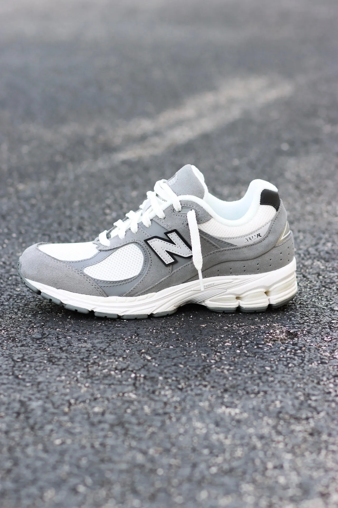New Balance 2002R- (Grey/Black)