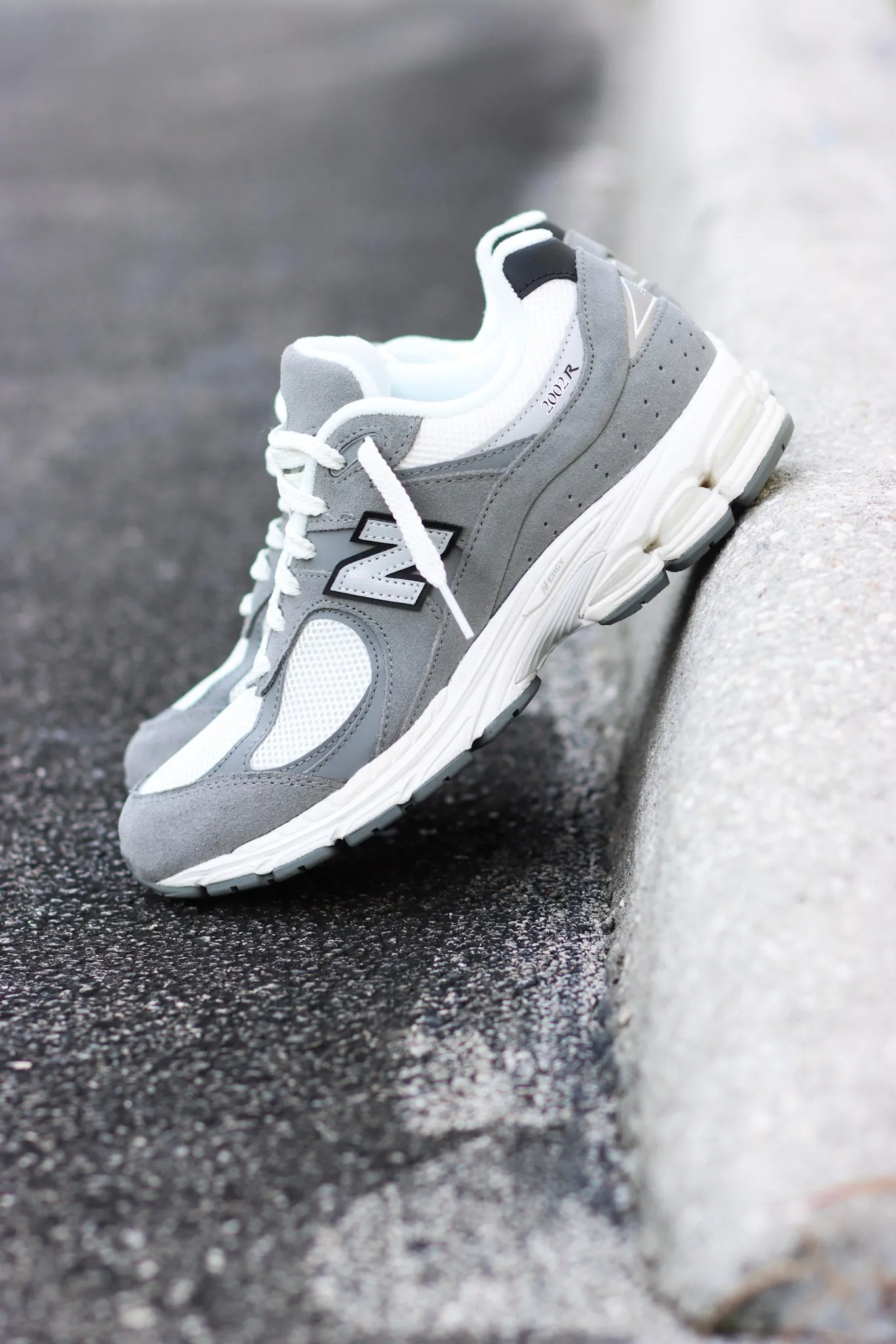New Balance 2002R- (Grey/Black)