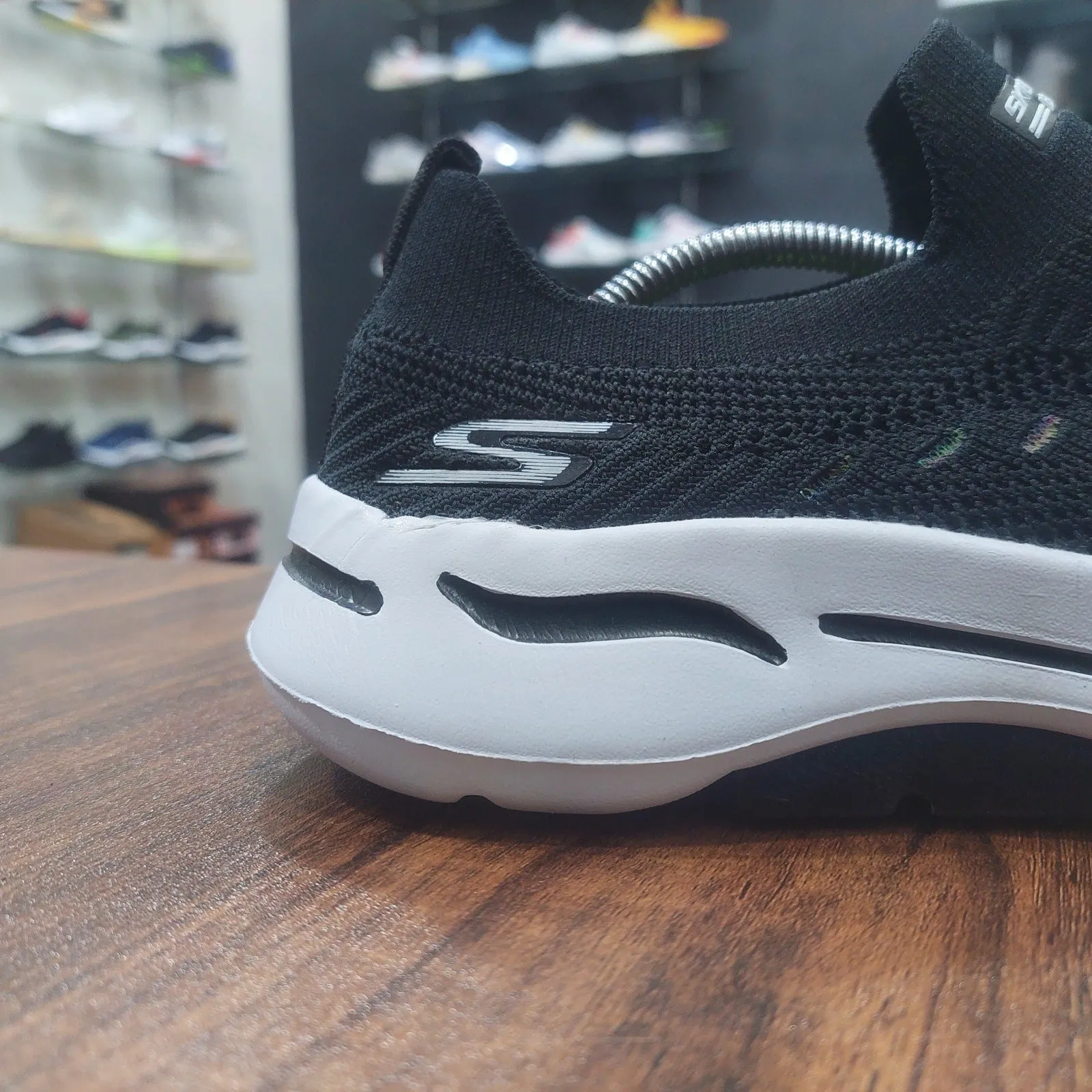 Sketcher Burst New Influence Black White