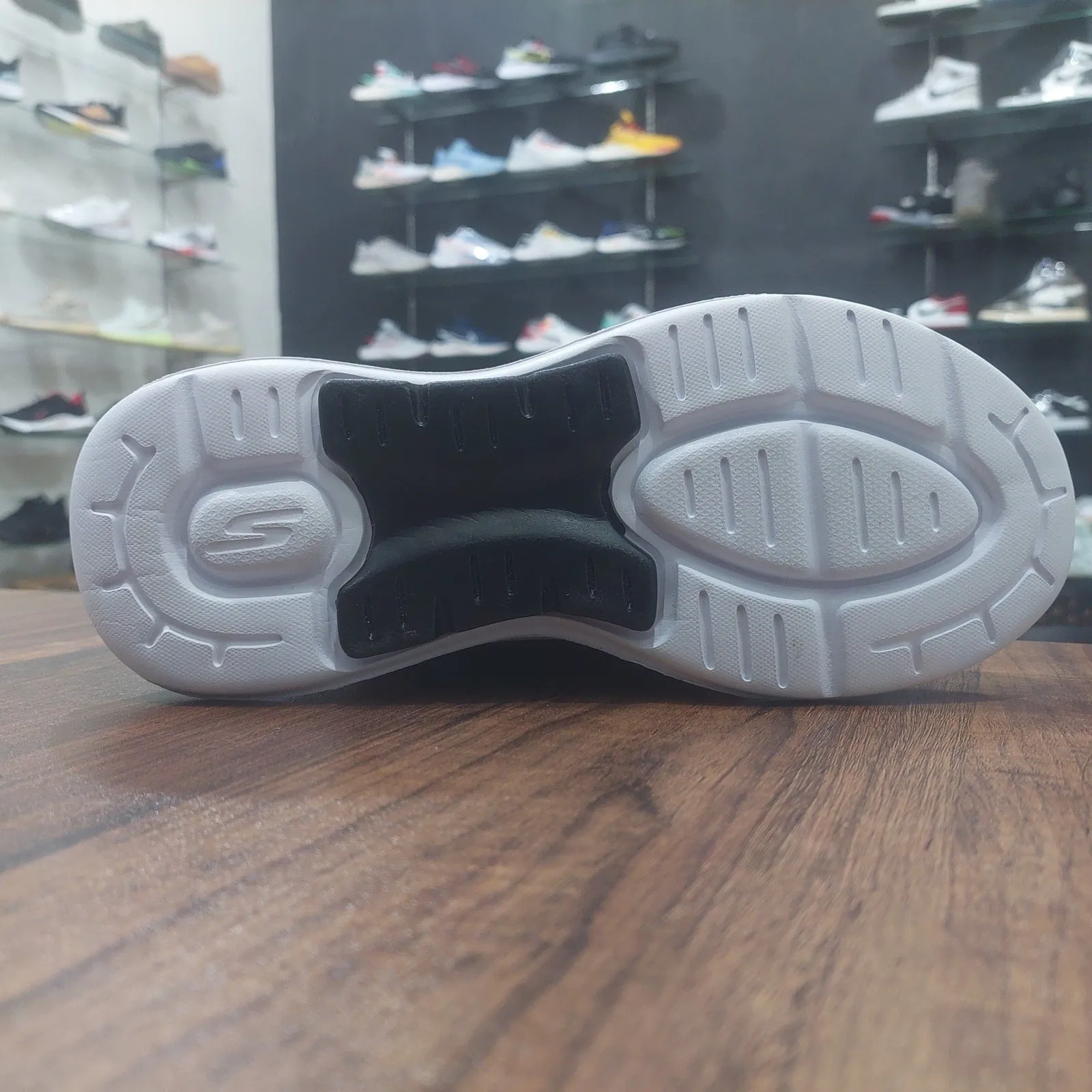 Sketcher Burst New Influence Black White