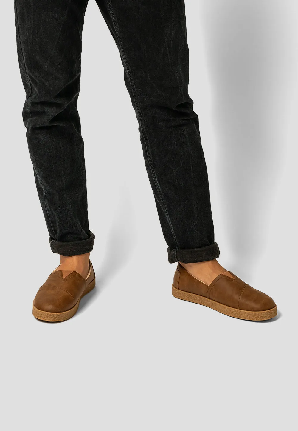 SLIP ON VEGAN LEATHER CAMEL