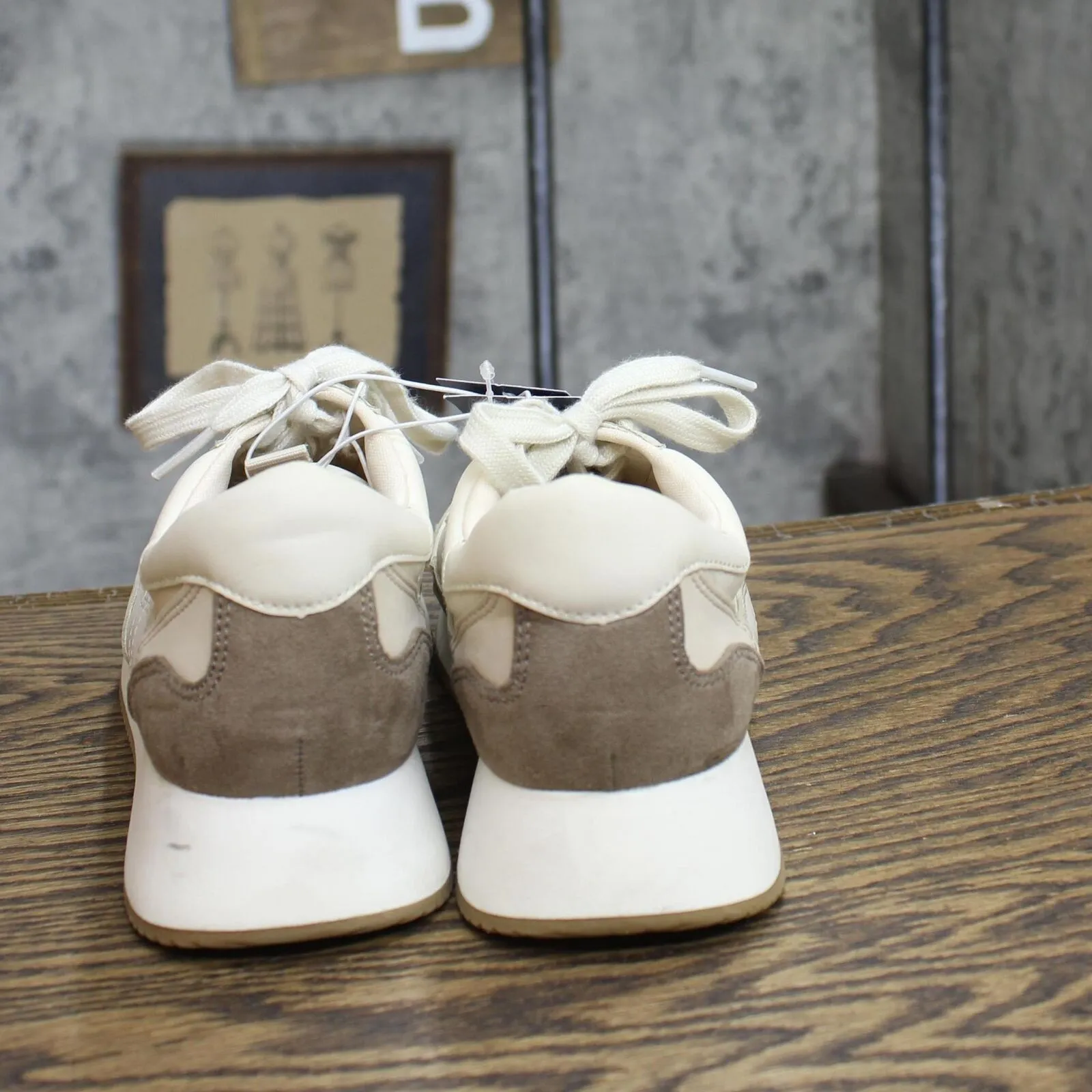 Universal Thread Courtney Sneakers with Memory Foam Insole Light Beige 6.5